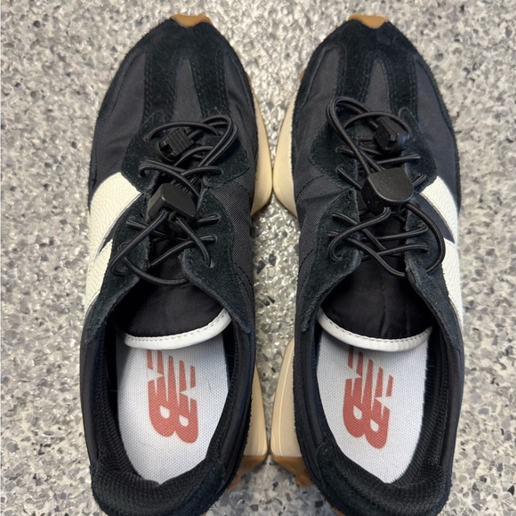 New Balance 327 - Picture 2 of 5